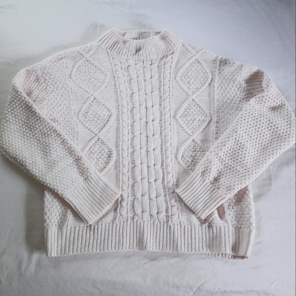 Cozy cable knit sweater 🍂